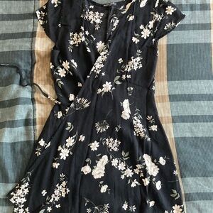 🍁3x50🍁 NWOT Brandy Malville waist tie mini dress